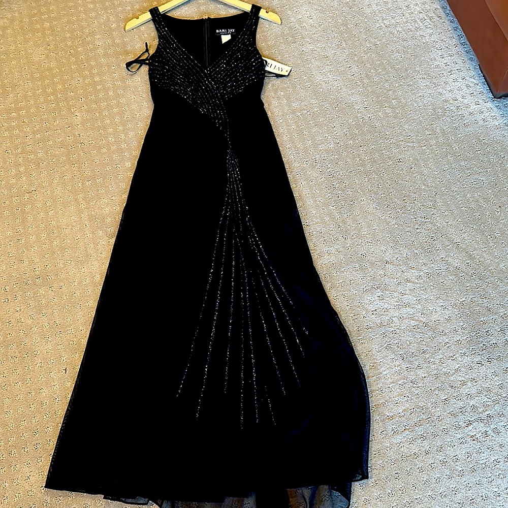 Black sleeveless dress